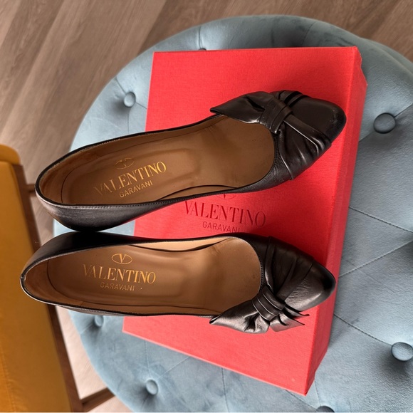 Valentino Black Leather Heels with Bow Accent - Picture 3 of 5